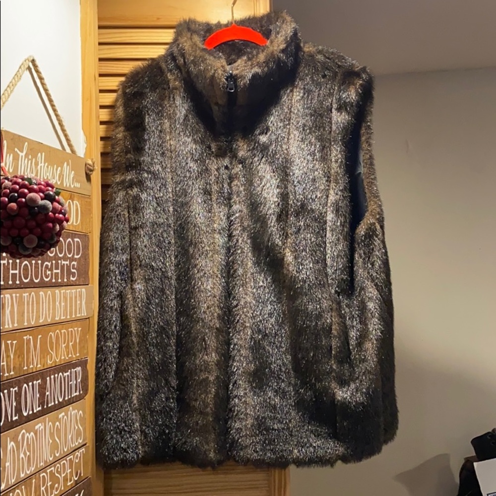 Woman's reversible faux fur/ polyester /pockets